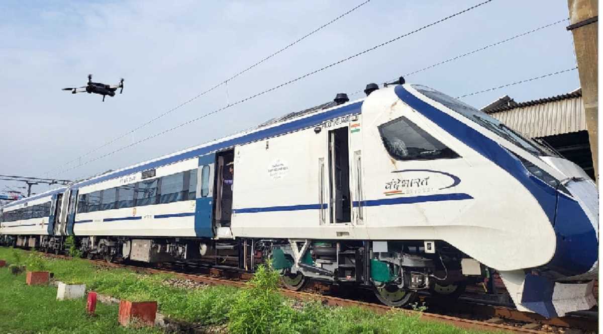 फ्लाइट की तर्ज पर होगी अब वंदे भारत ट्रेन की सफाई फ्लाइट की तर्ज पर होगी अब वंदे भारत ट्रेन की सफाई